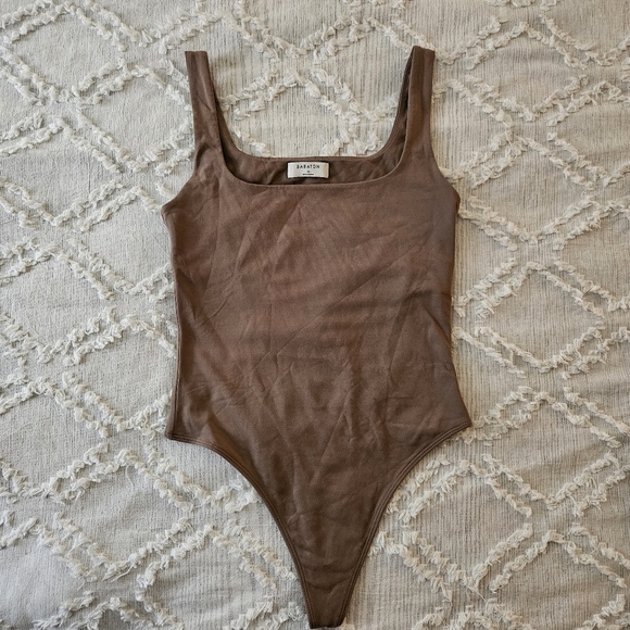 Aritzia Babaton Contour Squareneck Bodysuit Taupe Size Medium - Picture 2 of 7
